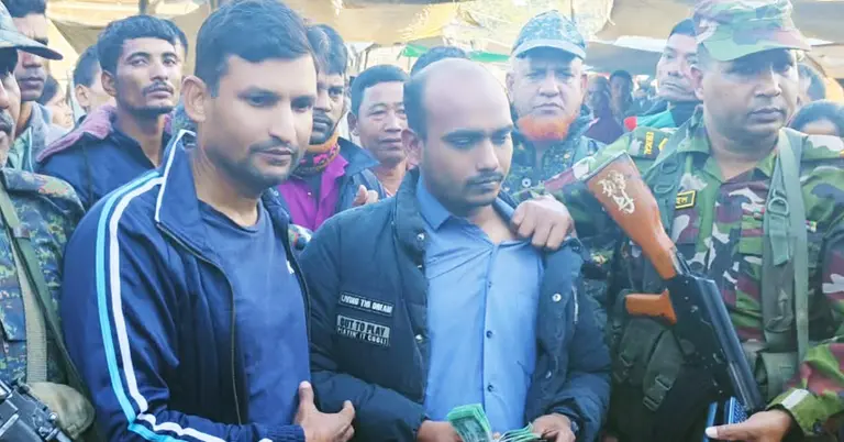 পুলিশের হেফাজতে আটক ব্যক্তি